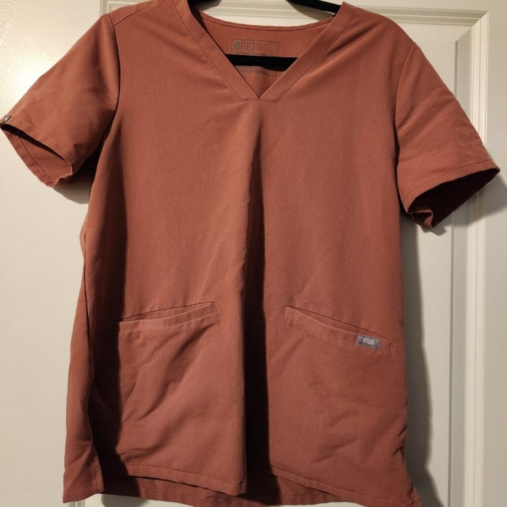 Figs scrub top with pockets